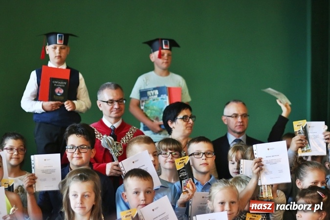 Zdjęcie w galerii na portalu naszraciborz.pl: Uniwersytet Dziecięcy w Raciborzu zakończył rok akademicki  wiadomości z regionu