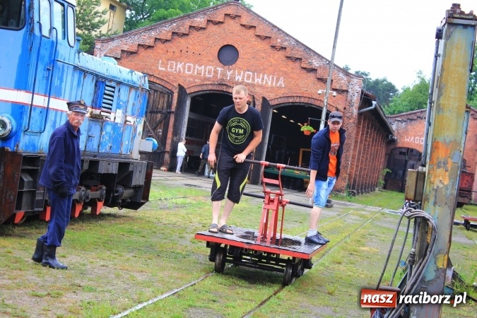 Zdjęcie w galerii na portalu naszraciborz.pl: Parada taboru kolejowego w Rudach z okazji Święta Szlaku Zabytków Techniki wiadomości z regionu