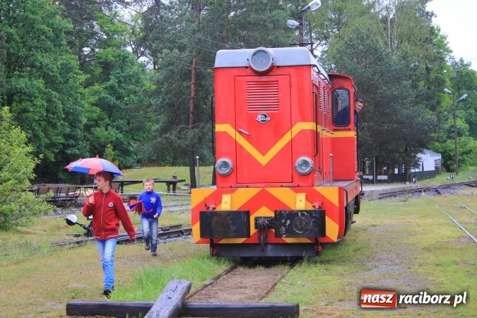 Zdjęcie w galerii na portalu naszraciborz.pl: Parada taboru kolejowego w Rudach z okazji Święta Szlaku Zabytków Techniki wiadomości z regionu
