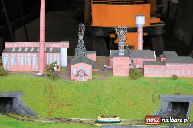 Zdjęcie w galerii na portalu naszraciborz.pl: Parada taboru kolejowego w Rudach z okazji Święta Szlaku Zabytków Techniki wiadomości z regionu