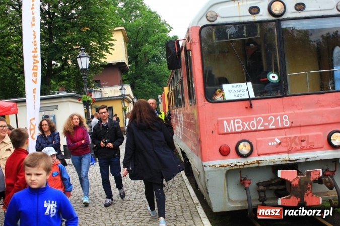 Zdjęcie w galerii na portalu naszraciborz.pl: Parada taboru kolejowego w Rudach z okazji Święta Szlaku Zabytków Techniki wiadomości z regionu