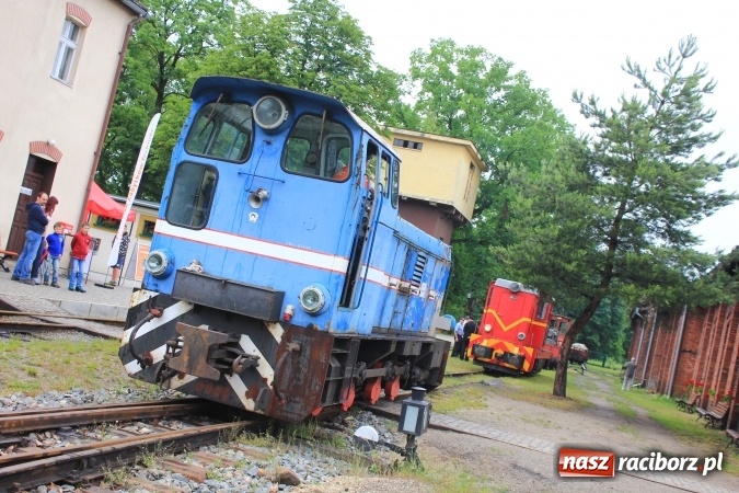 Zdjęcie w galerii na portalu naszraciborz.pl: Parada taboru kolejowego w Rudach z okazji Święta Szlaku Zabytków Techniki wiadomości z regionu