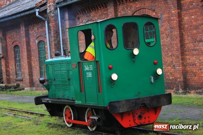 Zdjęcie w galerii na portalu naszraciborz.pl: Parada taboru kolejowego w Rudach z okazji Święta Szlaku Zabytków Techniki wiadomości z regionu