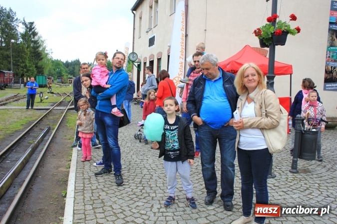 Zdjęcie w galerii na portalu naszraciborz.pl: Parada taboru kolejowego w Rudach z okazji Święta Szlaku Zabytków Techniki wiadomości z regionu
