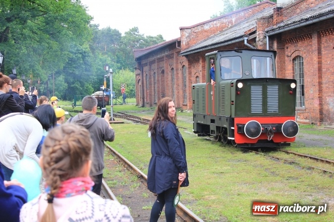 Zdjęcie w galerii na portalu naszraciborz.pl: Parada taboru kolejowego w Rudach z okazji Święta Szlaku Zabytków Techniki wiadomości z regionu