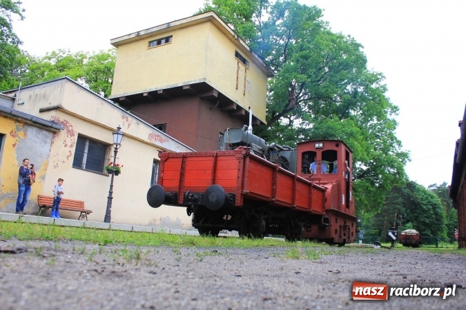 Zdjęcie w galerii na portalu naszraciborz.pl: Parada taboru kolejowego w Rudach z okazji Święta Szlaku Zabytków Techniki wiadomości z regionu