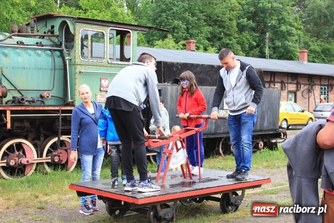 Zdjęcie w galerii na portalu naszraciborz.pl: Parada taboru kolejowego w Rudach z okazji Święta Szlaku Zabytków Techniki wiadomości z regionu