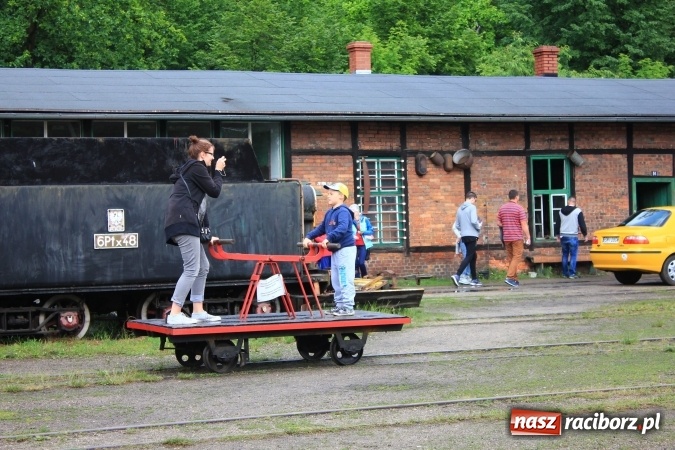 Zdjęcie w galerii na portalu naszraciborz.pl: Parada taboru kolejowego w Rudach z okazji Święta Szlaku Zabytków Techniki wiadomości z regionu