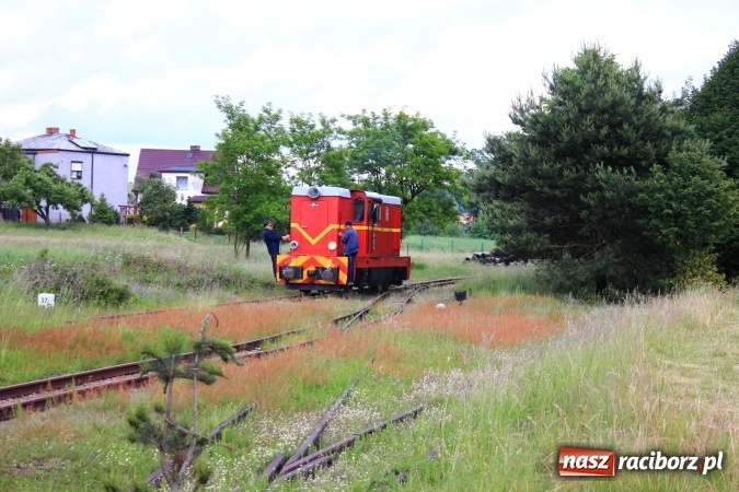 Zdjęcie w galerii na portalu naszraciborz.pl: Parada taboru kolejowego w Rudach z okazji Święta Szlaku Zabytków Techniki wiadomości z regionu
