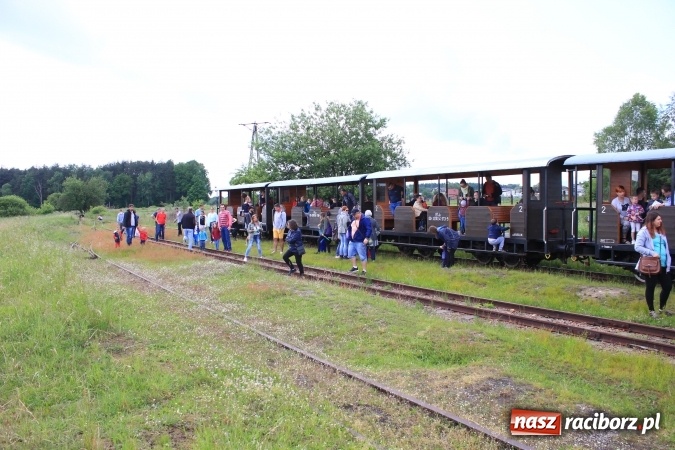 Zdjęcie w galerii na portalu naszraciborz.pl: Parada taboru kolejowego w Rudach z okazji Święta Szlaku Zabytków Techniki wiadomości z regionu