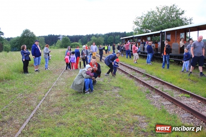 Zdjęcie w galerii na portalu naszraciborz.pl: Parada taboru kolejowego w Rudach z okazji Święta Szlaku Zabytków Techniki wiadomości z regionu