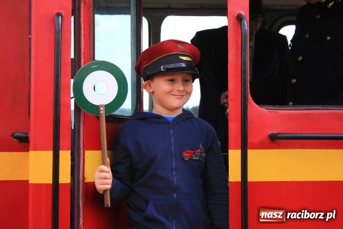 Zdjęcie w galerii na portalu naszraciborz.pl: Parada taboru kolejowego w Rudach z okazji Święta Szlaku Zabytków Techniki wiadomości z regionu