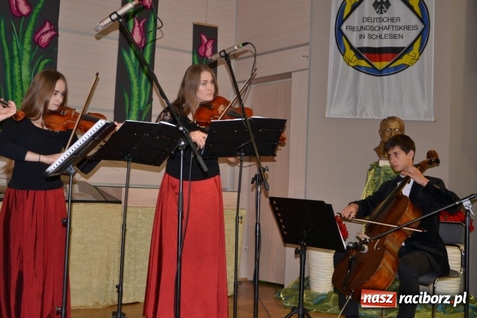 Zdjęcie w galerii na portalu naszraciborz.pl: Tworków. Wspomnienie 200. rocznicy urodzin ks. dra Augustyna Weltzla wiadomości z regionu