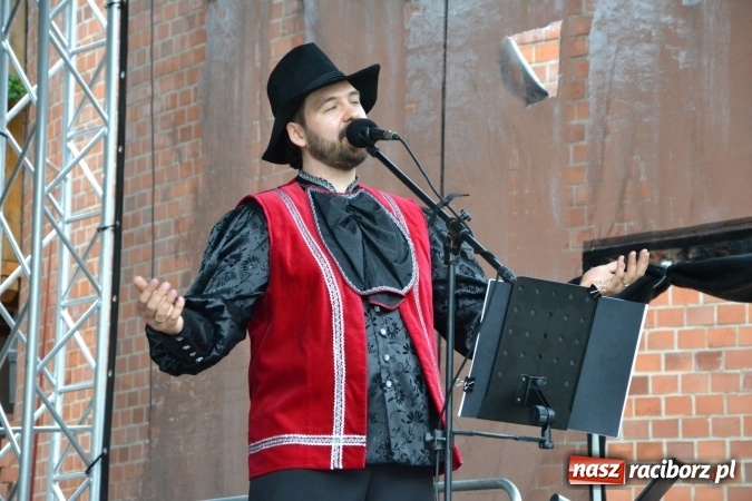 Zdjęcie w galerii na portalu naszraciborz.pl: Zjazd raciborzan na Zamku Piastowskim  wiadomości z regionu