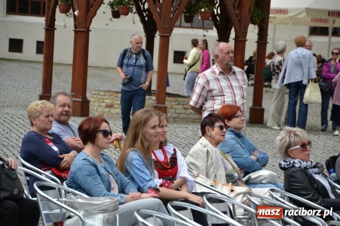 Zdjęcie w galerii na portalu naszraciborz.pl: Zjazd raciborzan na Zamku Piastowskim  wiadomości z regionu