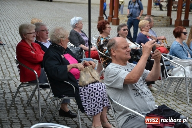 Zdjęcie w galerii na portalu naszraciborz.pl: Zjazd raciborzan na Zamku Piastowskim  wiadomości z regionu