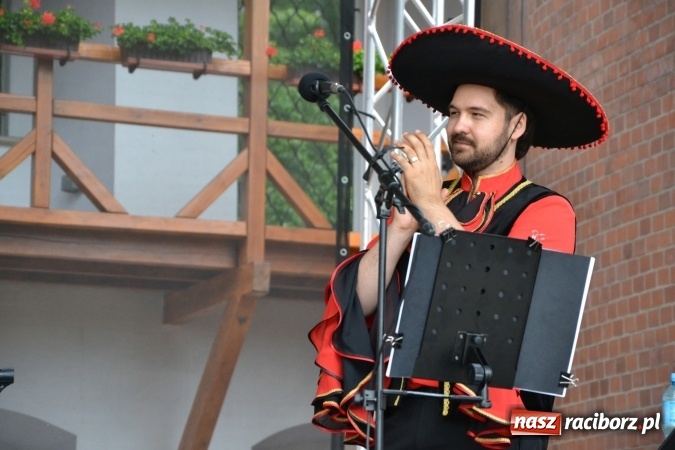 Zdjęcie w galerii na portalu naszraciborz.pl: Zjazd raciborzan na Zamku Piastowskim  wiadomości z regionu