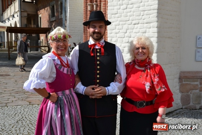 Zdjęcie w galerii na portalu naszraciborz.pl: Zjazd raciborzan na Zamku Piastowskim  wiadomości z regionu