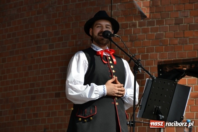 Zdjęcie w galerii na portalu naszraciborz.pl: Zjazd raciborzan na Zamku Piastowskim  wiadomości z regionu