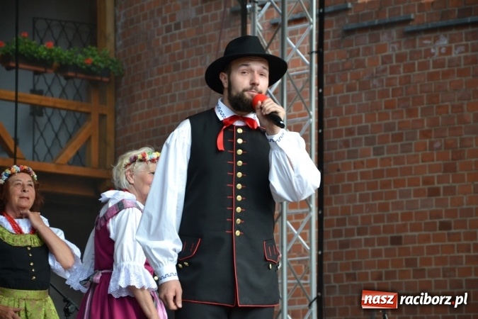 Zdjęcie w galerii na portalu naszraciborz.pl: Zjazd raciborzan na Zamku Piastowskim  wiadomości z regionu