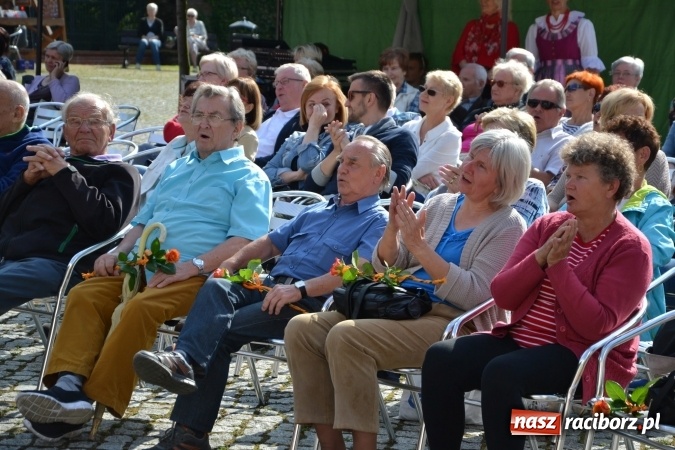 Zdjęcie w galerii na portalu naszraciborz.pl: Zjazd raciborzan na Zamku Piastowskim  wiadomości z regionu