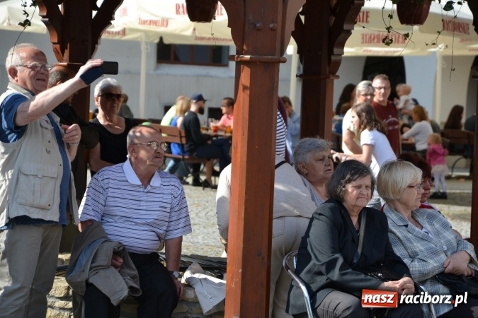 Zdjęcie w galerii na portalu naszraciborz.pl: Zjazd raciborzan na Zamku Piastowskim  wiadomości z regionu