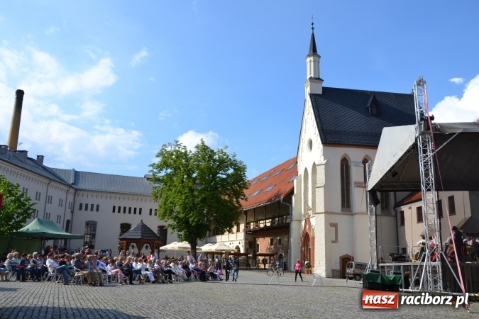 Zdjęcie w galerii na portalu naszraciborz.pl: Zjazd raciborzan na Zamku Piastowskim  wiadomości z regionu