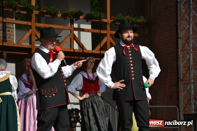 Zdjęcie w galerii na portalu naszraciborz.pl: Zjazd raciborzan na Zamku Piastowskim  wiadomości z regionu