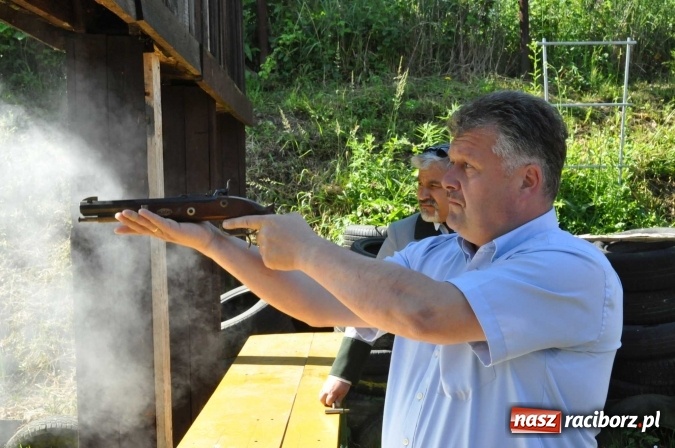 Zdjęcie w galerii na portalu naszraciborz.pl: Zbigniew Barto królem kurkowym AD 2017. Pułkownik Adam Jopek z podkową szczęścia  wiadomości z regionu
