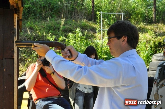 Zdjęcie w galerii na portalu naszraciborz.pl: Zbigniew Barto królem kurkowym AD 2017. Pułkownik Adam Jopek z podkową szczęścia  wiadomości z regionu