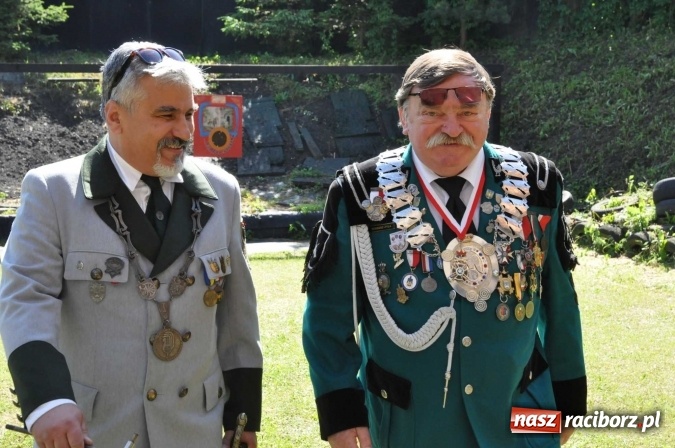 Zdjęcie w galerii na portalu naszraciborz.pl: Zbigniew Barto królem kurkowym AD 2017. Pułkownik Adam Jopek z podkową szczęścia  wiadomości z regionu