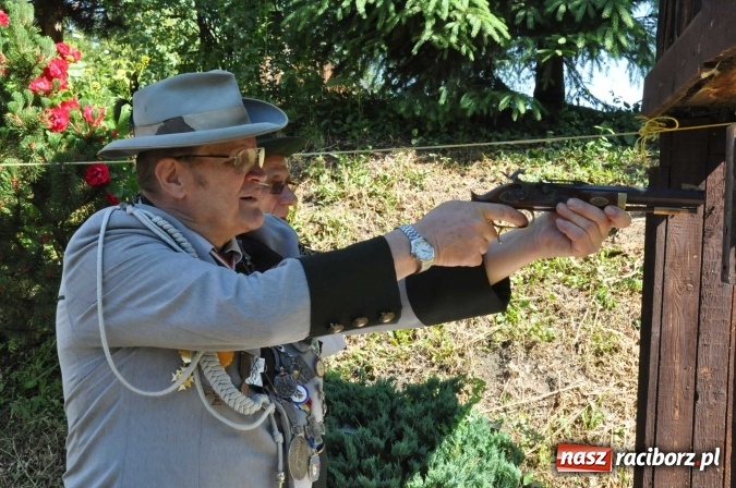 Zdjęcie w galerii na portalu naszraciborz.pl: Zbigniew Barto królem kurkowym AD 2017. Pułkownik Adam Jopek z podkową szczęścia  wiadomości z regionu