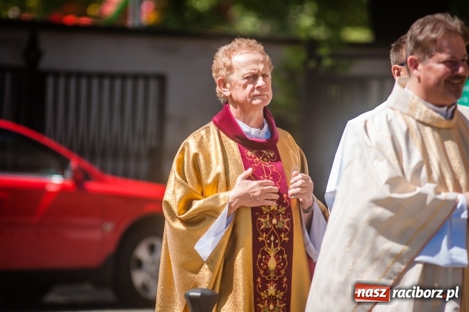 Zdjęcie w galerii na portalu naszraciborz.pl: Złoty jubileusz kapłaństwa ks. Gintera Józefa Kurowskiego wiadomości z regionu