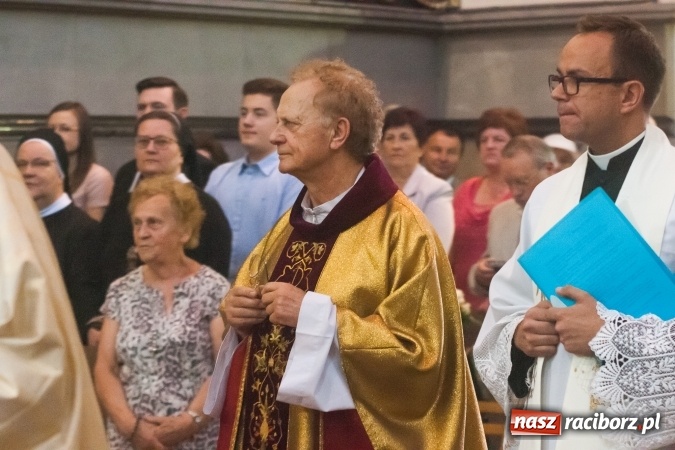 Zdjęcie w galerii na portalu naszraciborz.pl: Złoty jubileusz kapłaństwa ks. Gintera Józefa Kurowskiego wiadomości z regionu