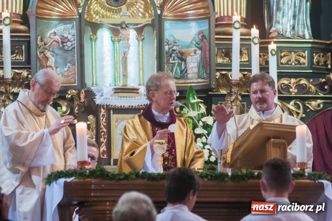 Zdjęcie w galerii na portalu naszraciborz.pl: Złoty jubileusz kapłaństwa ks. Gintera Józefa Kurowskiego wiadomości z regionu