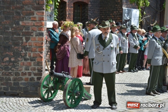 Zdjęcie w galerii na portalu naszraciborz.pl: Nowy król kurkowy pozdrowił raciborzan  wiadomości z regionu