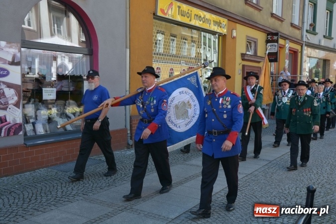 Zdjęcie w galerii na portalu naszraciborz.pl: Nowy król kurkowy pozdrowił raciborzan  wiadomości z regionu