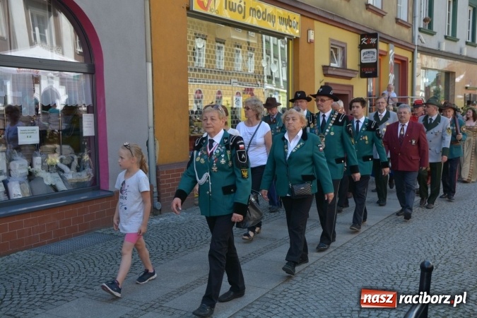 Zdjęcie w galerii na portalu naszraciborz.pl: Nowy król kurkowy pozdrowił raciborzan  wiadomości z regionu