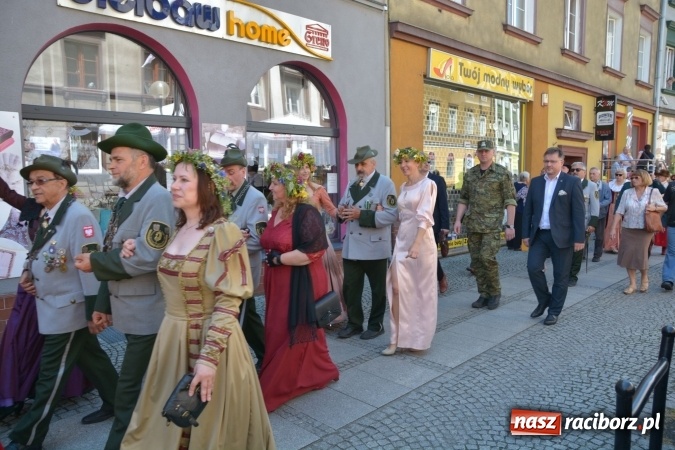 Zdjęcie w galerii na portalu naszraciborz.pl: Nowy król kurkowy pozdrowił raciborzan  wiadomości z regionu