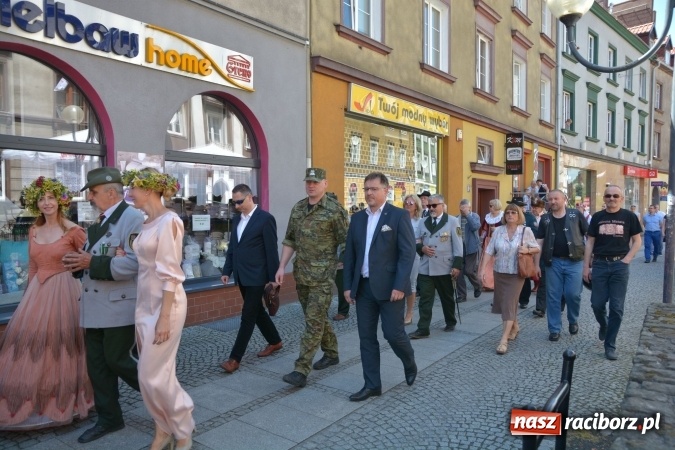 Zdjęcie w galerii na portalu naszraciborz.pl: Nowy król kurkowy pozdrowił raciborzan  wiadomości z regionu