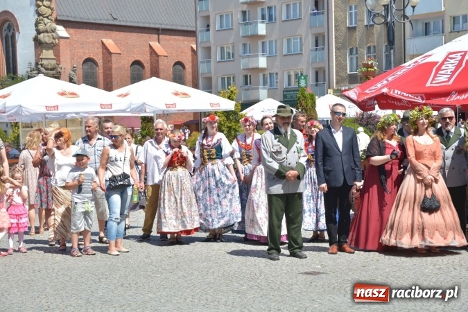 Zdjęcie w galerii na portalu naszraciborz.pl: Nowy król kurkowy pozdrowił raciborzan  wiadomości z regionu