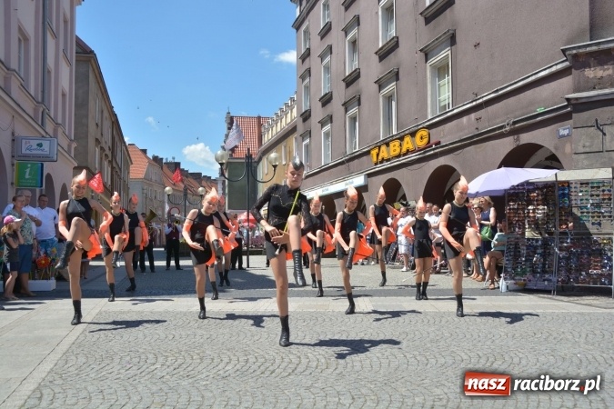 Zdjęcie w galerii na portalu naszraciborz.pl: Nowy król kurkowy pozdrowił raciborzan  wiadomości z regionu