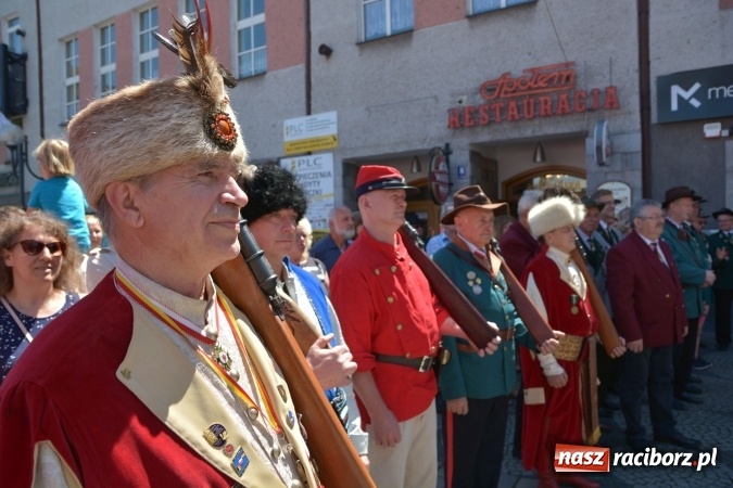 Zdjęcie w galerii na portalu naszraciborz.pl: Nowy król kurkowy pozdrowił raciborzan  wiadomości z regionu