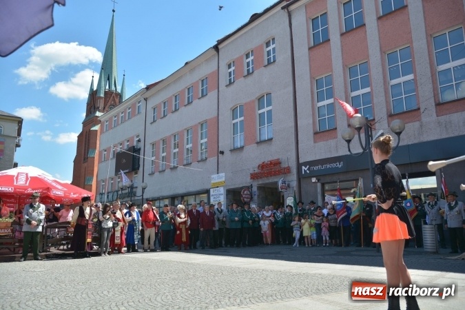 Zdjęcie w galerii na portalu naszraciborz.pl: Nowy król kurkowy pozdrowił raciborzan  wiadomości z regionu