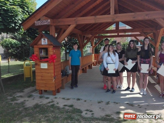 Zdjęcie w galerii na portalu naszraciborz.pl: Przydrożna biblioteka zawsze otwarta!  wiadomości z regionu