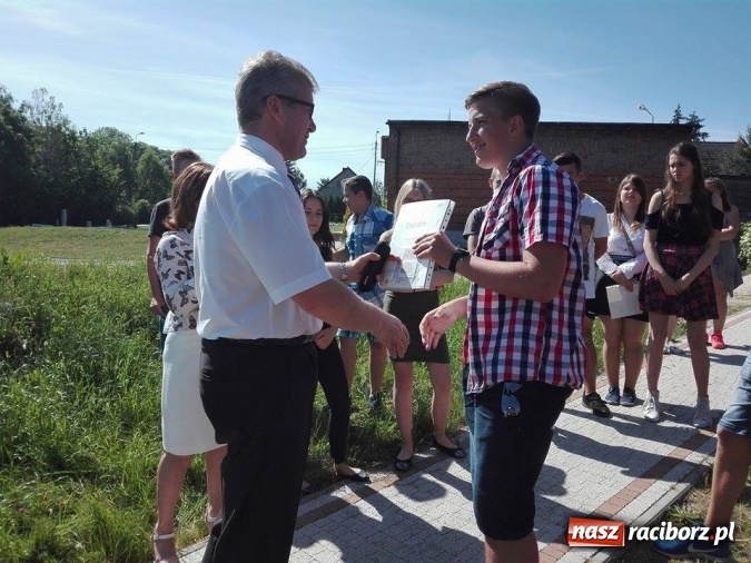 Zdjęcie w galerii na portalu naszraciborz.pl: Przydrożna biblioteka zawsze otwarta!  wiadomości z regionu