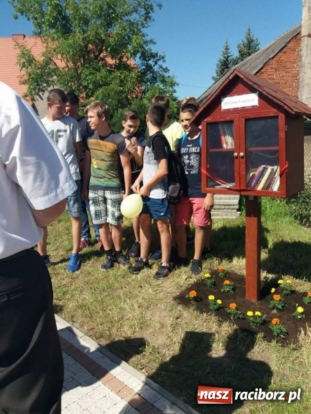 Zdjęcie w galerii na portalu naszraciborz.pl: Przydrożna biblioteka zawsze otwarta!  wiadomości z regionu