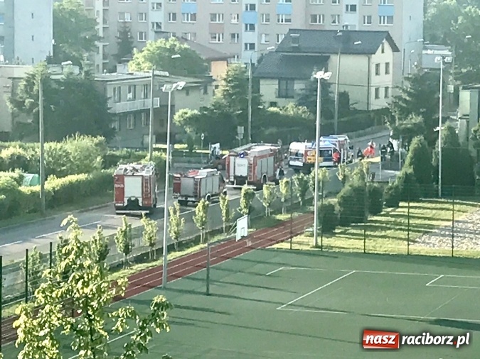 Zdjęcie w galerii na portalu naszraciborz.pl: Autobus wjechał w posesję po zderzeniu z fiatem pandą wiadomości z regionu