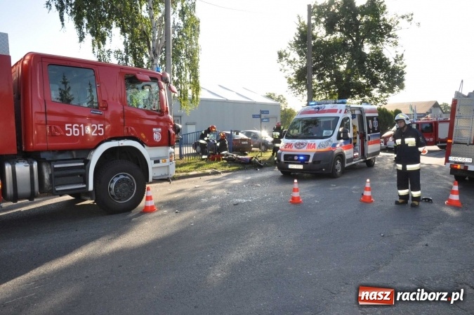 Zdjęcie w galerii na portalu naszraciborz.pl: Wypadek na skrzyżowaniu Rybnicka-Szkolna. Wezwano Lotnicze Pogotowie Ratunkowe wiadomości z regionu