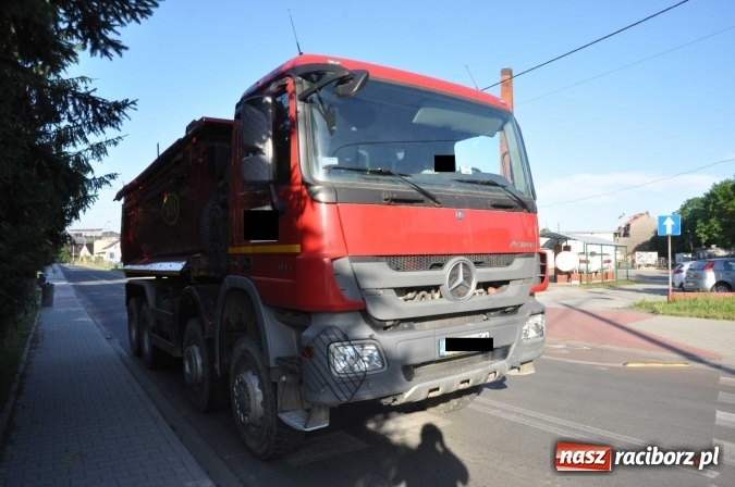 Zdjęcie w galerii na portalu naszraciborz.pl: Wypadek na skrzyżowaniu Rybnicka-Szkolna. Wezwano Lotnicze Pogotowie Ratunkowe wiadomości z regionu